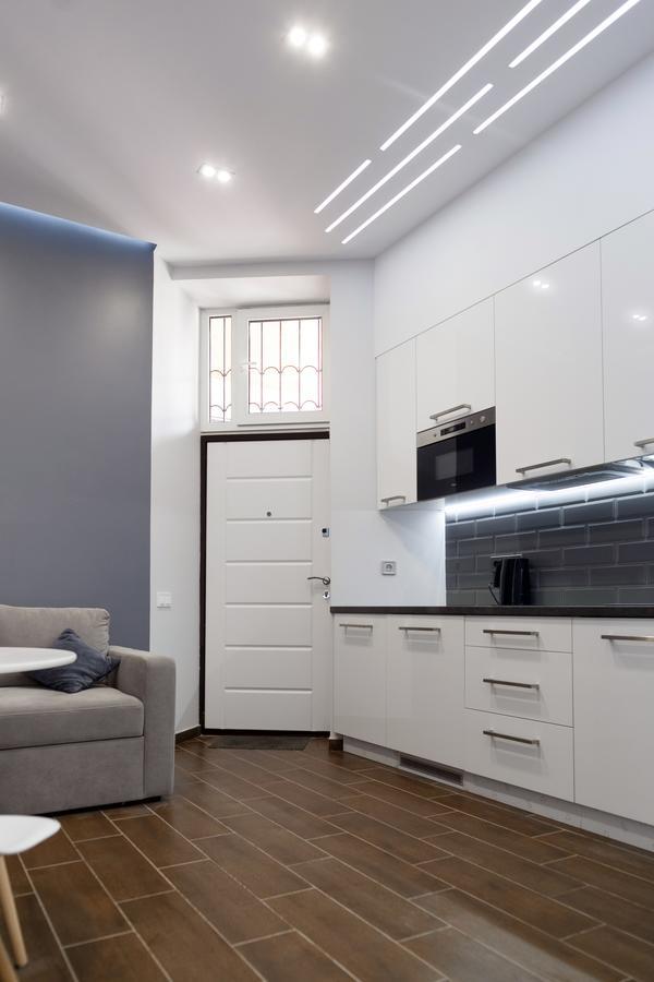 Exciting Apartment Lviv Fireplace Exterior photo