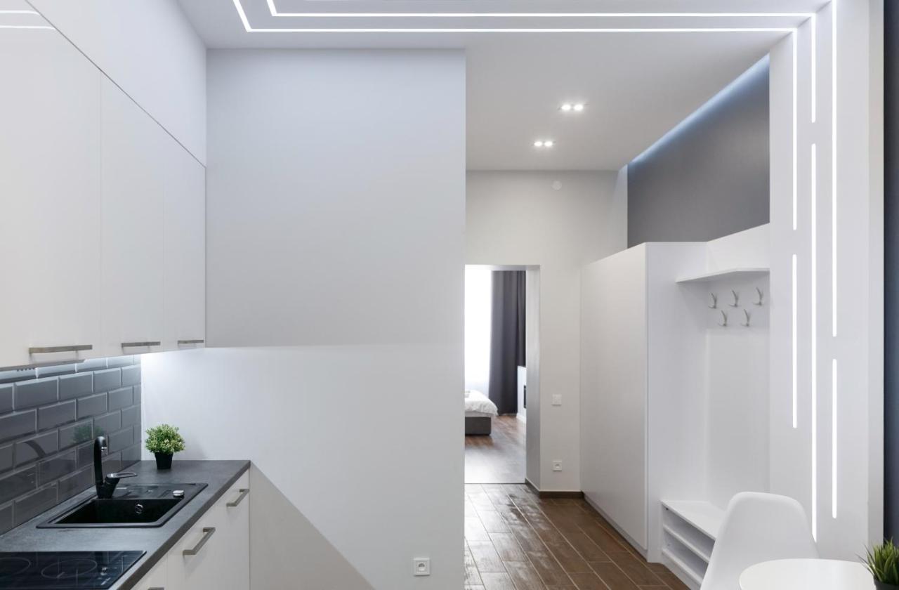 Exciting Apartment Lviv Fireplace Exterior photo