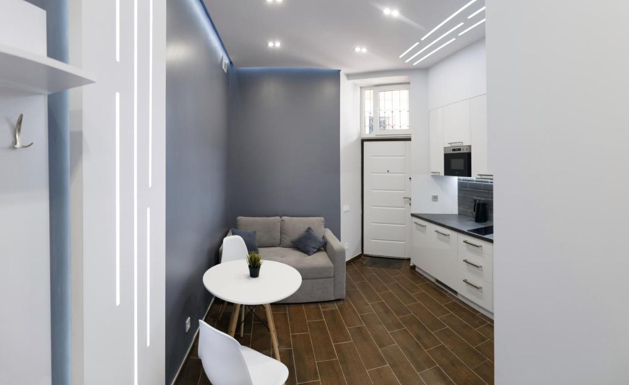 Exciting Apartment Lviv Fireplace Exterior photo